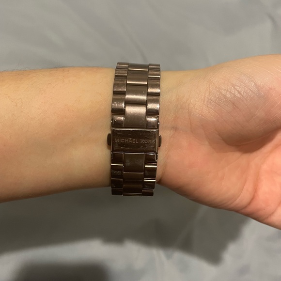 Slim Runway Michael Kors Watch - Picture 2 of 2